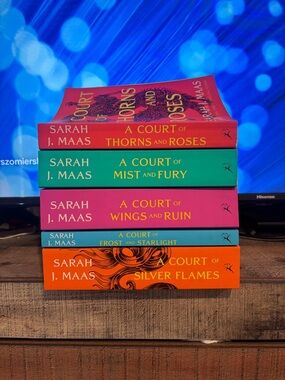 Sarah J. Maas Paperback Book Set - A Court of Thorns and Roses